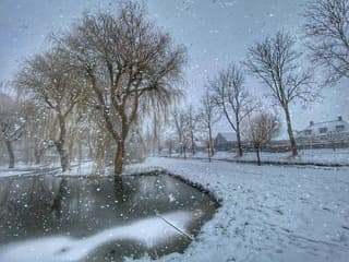 Volop sneeuw in het midden van het land, Mijdrecht 11:30