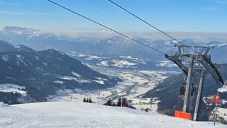 Itter met op de achtergrond een wit Inntal ( wörgl)