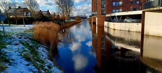 Wolken en zon, weinig wind 