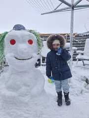 Zijn eerste sneeuwpop
