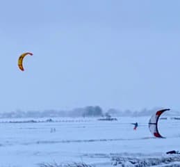 kitesurfen/snowboard door de weilanden