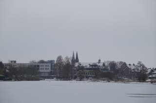 Zijdelmeer met zicht op de kerk van de Schans in Uithoorn