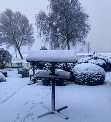 Makkum in de sneeuw.