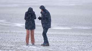 Sneeuw en Harde wind op strand Vlieland