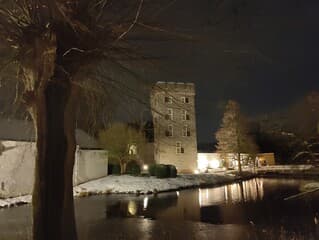 Kasteel Daelenbroeck in de avond.