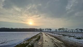 Zon in Nooitgedacht, onverharde wegen weer redelijk begaanbaar