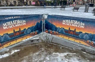 De ijsbaan parking is vanaf nu gesloten zo te zien