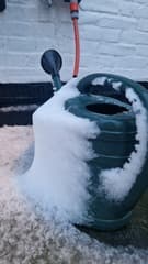 Sneeuw hoopt zich op vreemde plaatsen op!