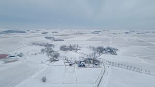 De hoogste terp van Nederland in het ochtendlicht