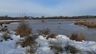 Schaatsplezier op de boerveense plassen.
