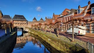 Zon...weinig wind en spiegelend water 