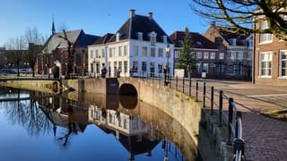 Zon...weinig wind en spiegelend water 