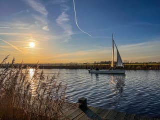 Op een mooie winterdag zeilboot