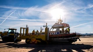 AAN ZEE ZATERDAG MET ZON