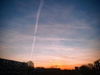 De dag sluit kleurrijk af