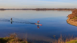 Suppen op de Kraaijenbergse Plassen in de winter.