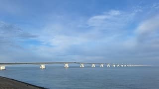 Optrekkende mist bij de Zeelandbrug