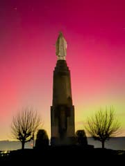 Heilige Maria geniet van het Noorderlicht 