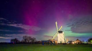 Graanmolen Hapert bij noorderlicht 