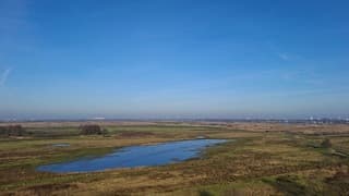 Niet heldere lucht vandaag maar droog en blauwe lucht