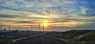 Zon gaat mooi onder in Wijk aan Zee 