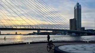 zonsondergang aan de Nieuwe Maas 