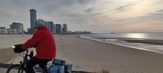 Wolken zon en waterkoude wind 