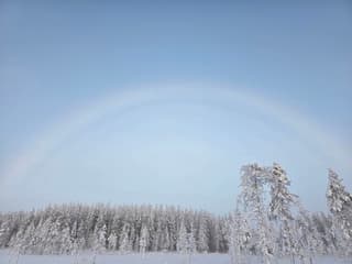 Regenboog van ijskristallen