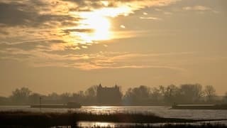 Zonsopkomst aan de Waal 