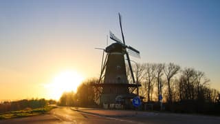 Zonsopkomst achter molen de Korenbloem