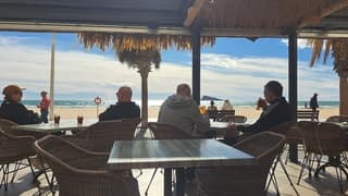 Genieten op een terrasje in benidorm 