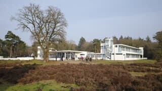 Winterzonnetje op een terras aan de Hilversumse hei