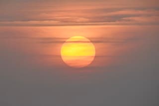 Ondergaande zon in de smog