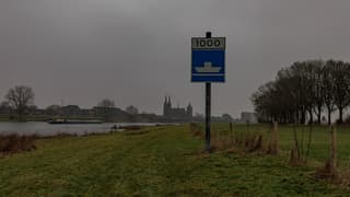 Grijs en grauw langs de Maas