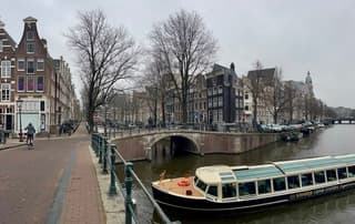 De kou houdt een hoop mensen binnen zo te zien. 