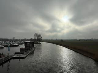 Waterig zonnetje boven de Hollandse IJssel