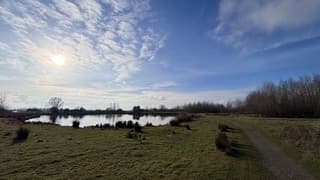 Sluierwolkjes en hemelsblauw