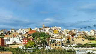 Zonnig, lichte wolkensluiers 