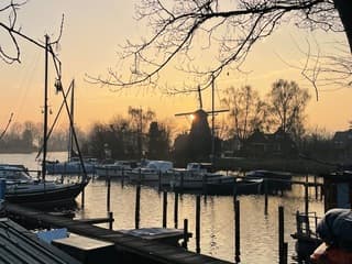 Zonsopkomst achter de molen 
