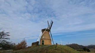 Zonnig en bewolkt en koud bij de Fleringer molen