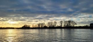 Zon met wolken 