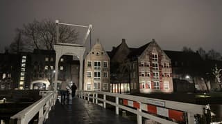 Mega gladde brug door ijzel