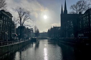 En daar is ze dan, en ze maakt er een spectaculaire aankondiging van.