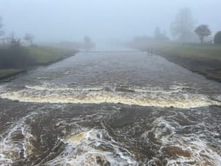 Mist bij de stuw van Junne