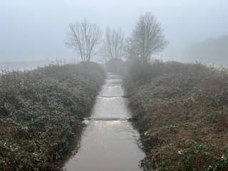 Mist bij de vistrap bij de Overijsselse Vecht
