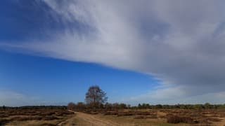 Prachtige en Laaghangende bewolking vanmiddag