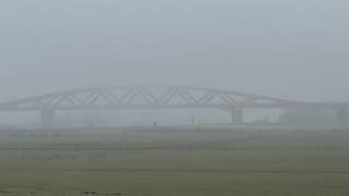 Spoorbrug Ijssel in nevel