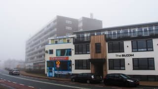 MIST EN GEMIEZER AAN ZEE