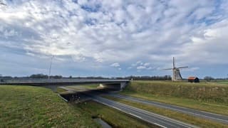 Opzettende bewolking nu ook in Delden bij deze molen