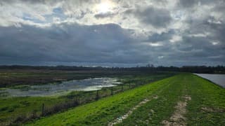 Achter de wolken schijnt de zon